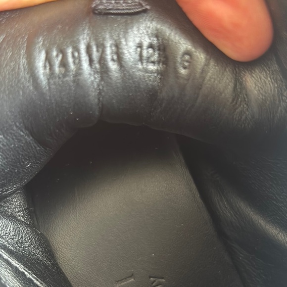 Gucci Black High-Top Sneakers with Red and Green Stripes - Picture 2 of 13